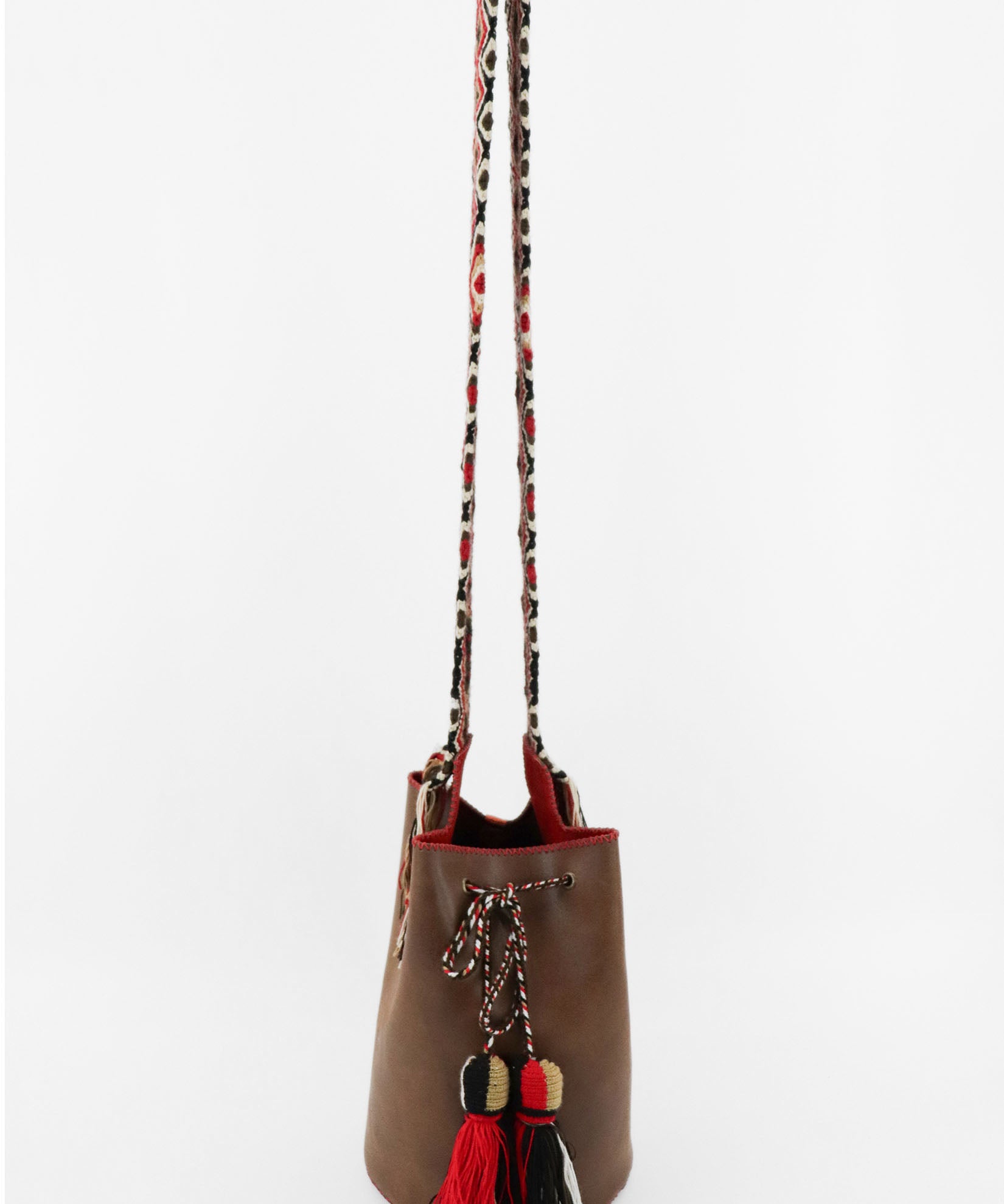 Bolso bucket marrón con interior rojo Joaquina Cayetana