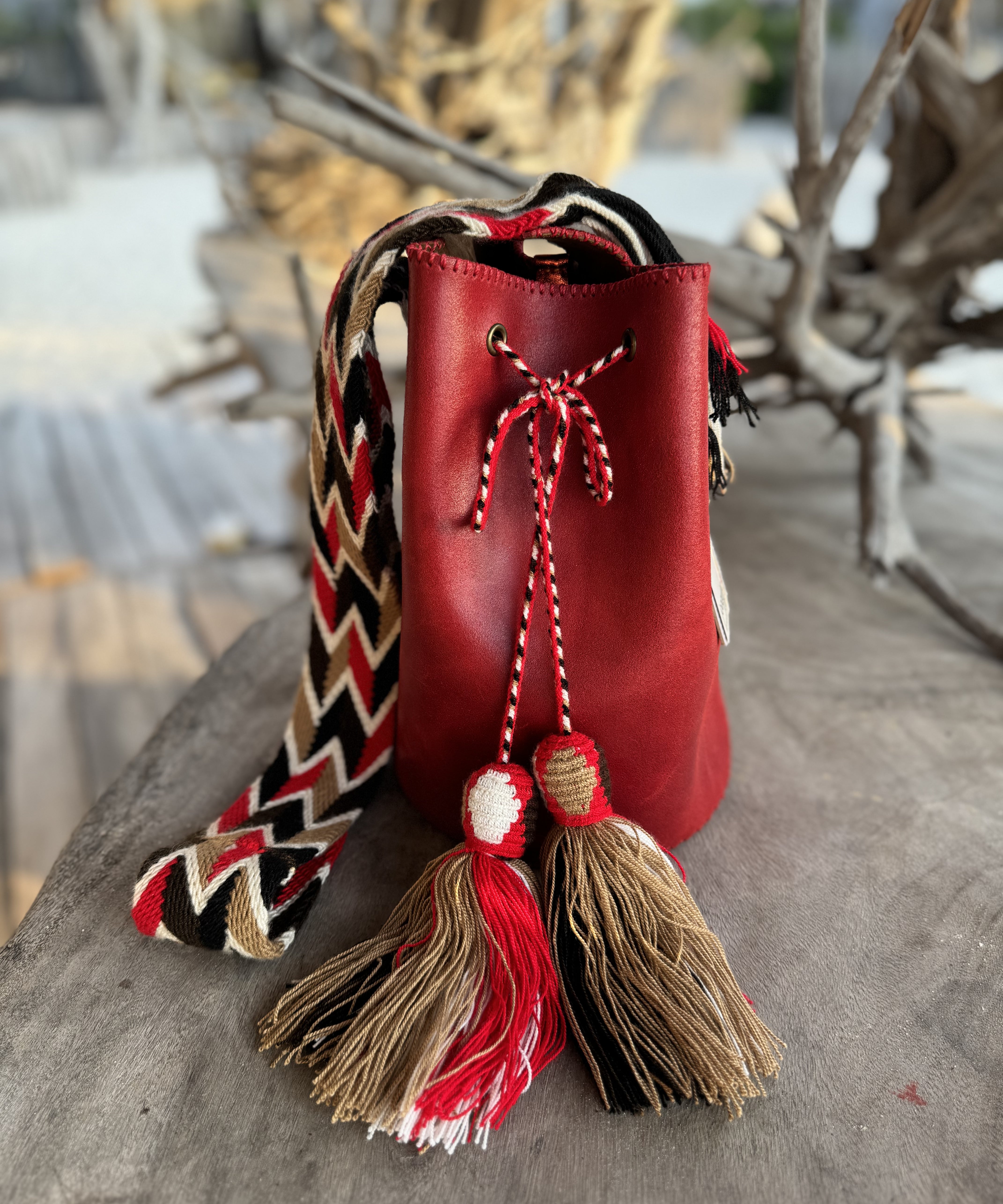Bolso bucket de cuero rojo hecho a mano Joaquina Cayetana
