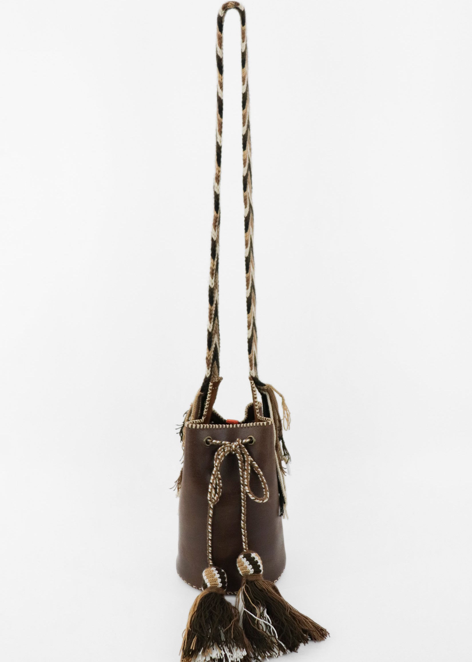 Bolso bucket pequeño marrón oscuro hecho a mano Joaquina Cayetana