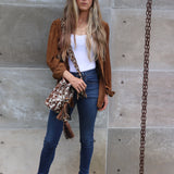 Detalle del bolso APUNU naranja con correa tejida Wayuu