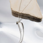 Collar Cacho de plata 925 hecho a mano por NUEVEVENTICINCO, joyería artesanal disponible en Madrid.