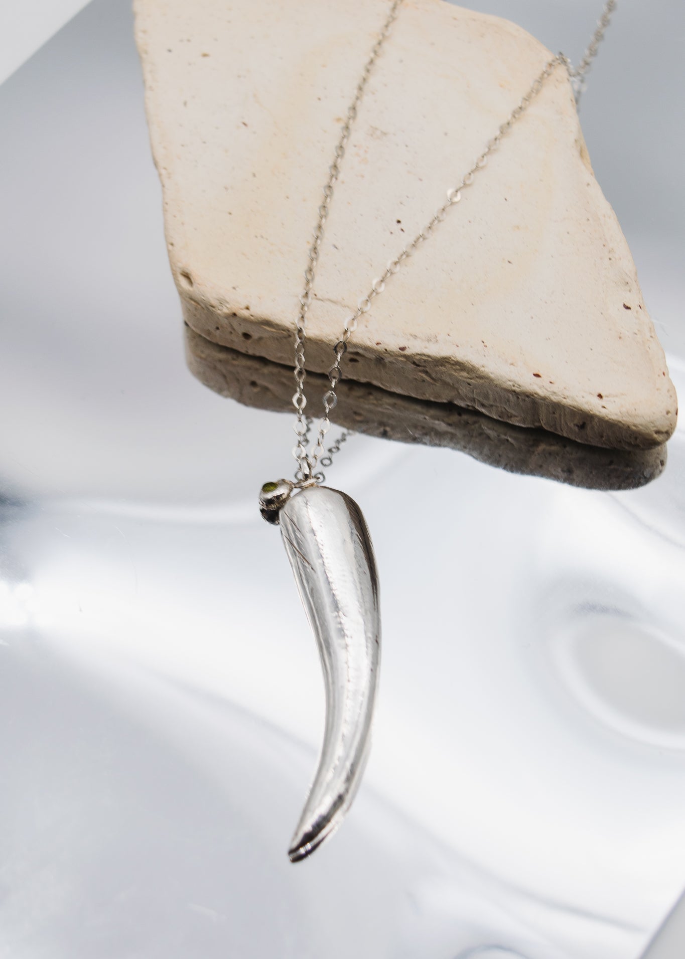 Collar Cacho de plata 925 hecho a mano por NUEVEVENTICINCO, joyería artesanal disponible en Madrid.